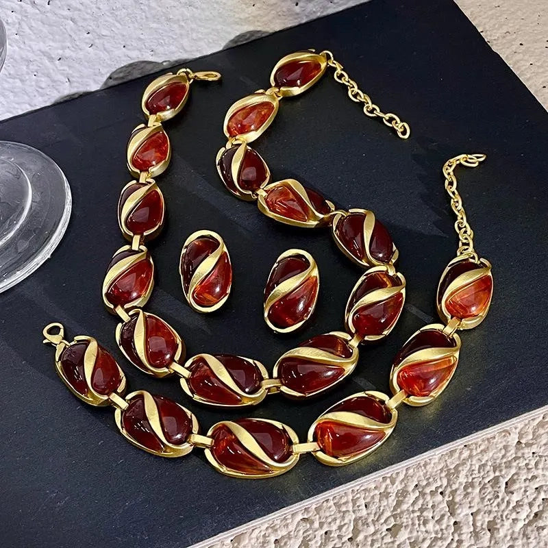 Set vintage fatto a mano con perline di cristallo marrone: collana, orecchini e bracciale. Regalo di Natale o di compleanno.