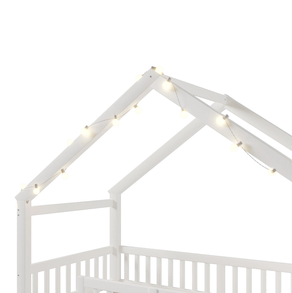 Letto per bambini a casetta 90x190 cm con sponde e scaffali, bianco