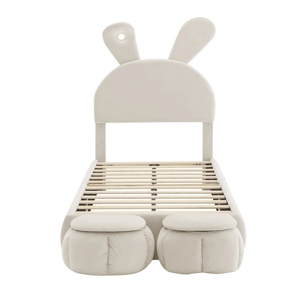 Letto singolo 90x200 cm per bambini con orecchie da coniglio, imbottito beige in velluto, luce LED regolabile e due sgabelli contenitore