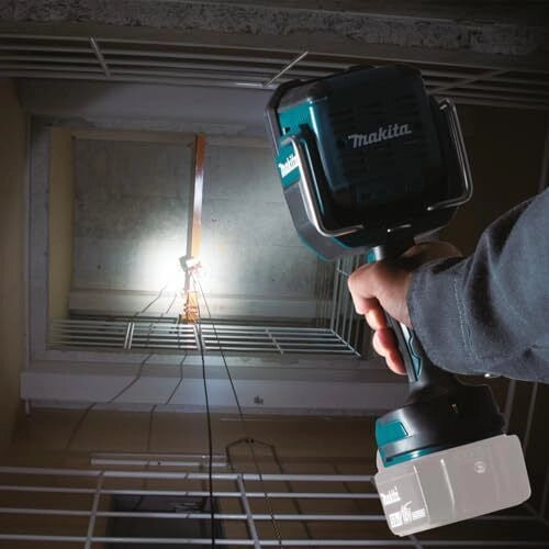 Makita DML812 Torcia LED 14.4V 18V 1250 lm Testa Orientabile 90° con Gancio Staffa colore Nero