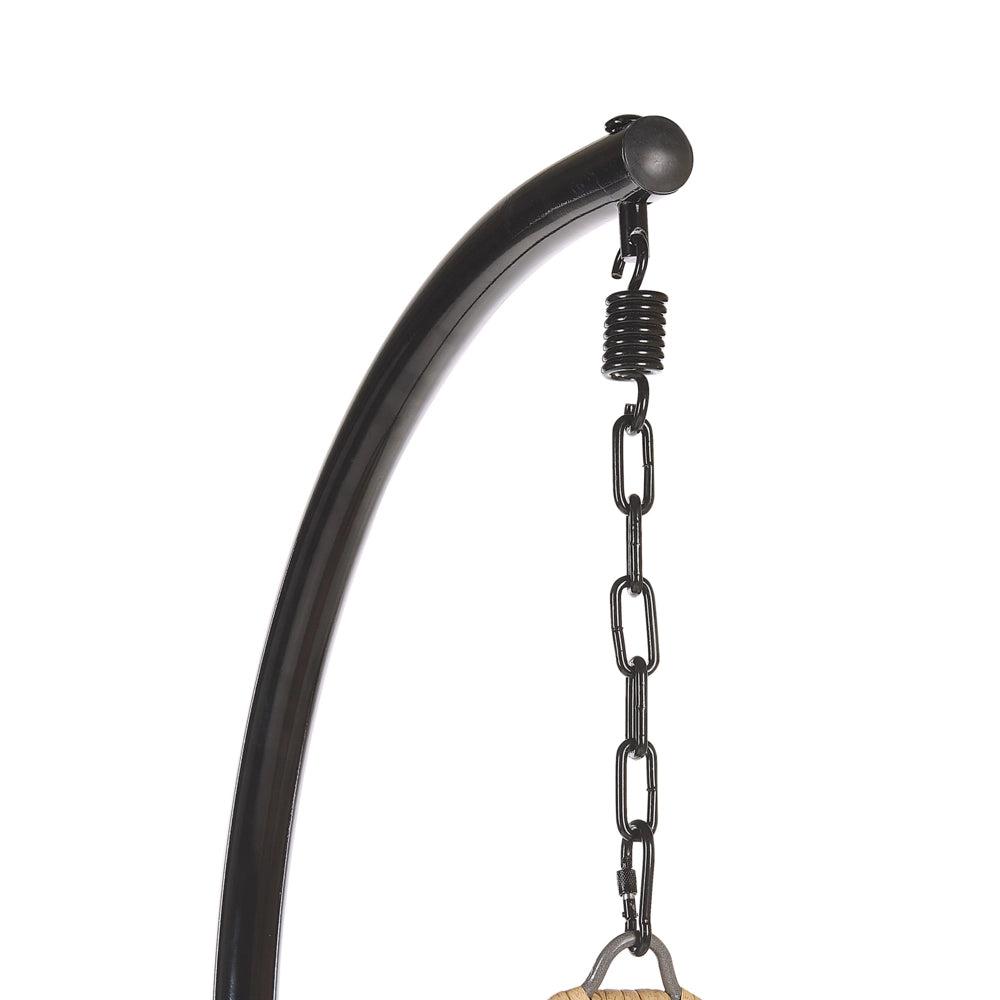 Sedia sospesa poltrona pensile in rattan beige con struttura in metallo per interni ed esterni a forma curva Boho