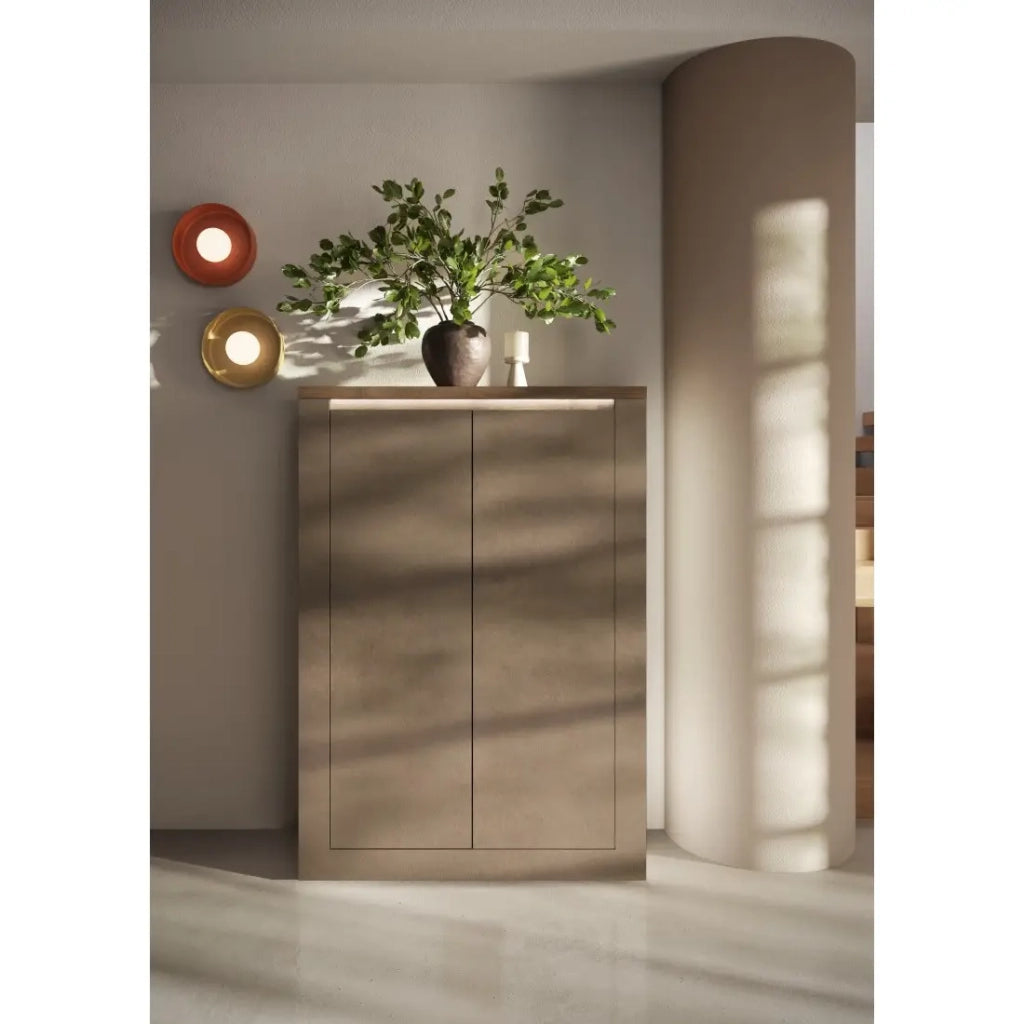 Buffet alto SASHA – 2 porte con 3 scaffali e LED – Bronzo e piano in legno Mercurio