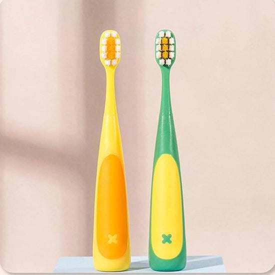 Set di 2 spazzolini da denti per bambini con setole morbide, adatto per bambini di 6-12 anni.