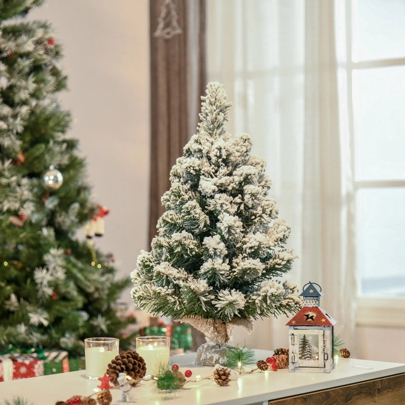 Mini albero di Natale artificiale da 60 cm, abete artificiale con neve, 67 punte, base in cemento per interni ed ufficio.