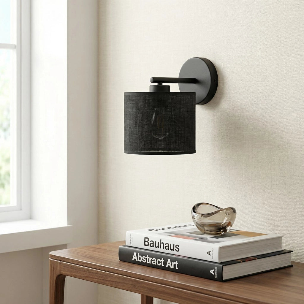 Lampada da parete ECO in acciaio nero opaco e tessuto