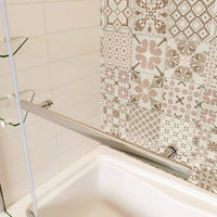 120x140 cm Sopravasca Parete Doccia Per Vasca Girevole Vetro Temperato 5 mm Trasparente Inclusi Due Ripiani Maniglia Portasciugamani Cromo Lucido