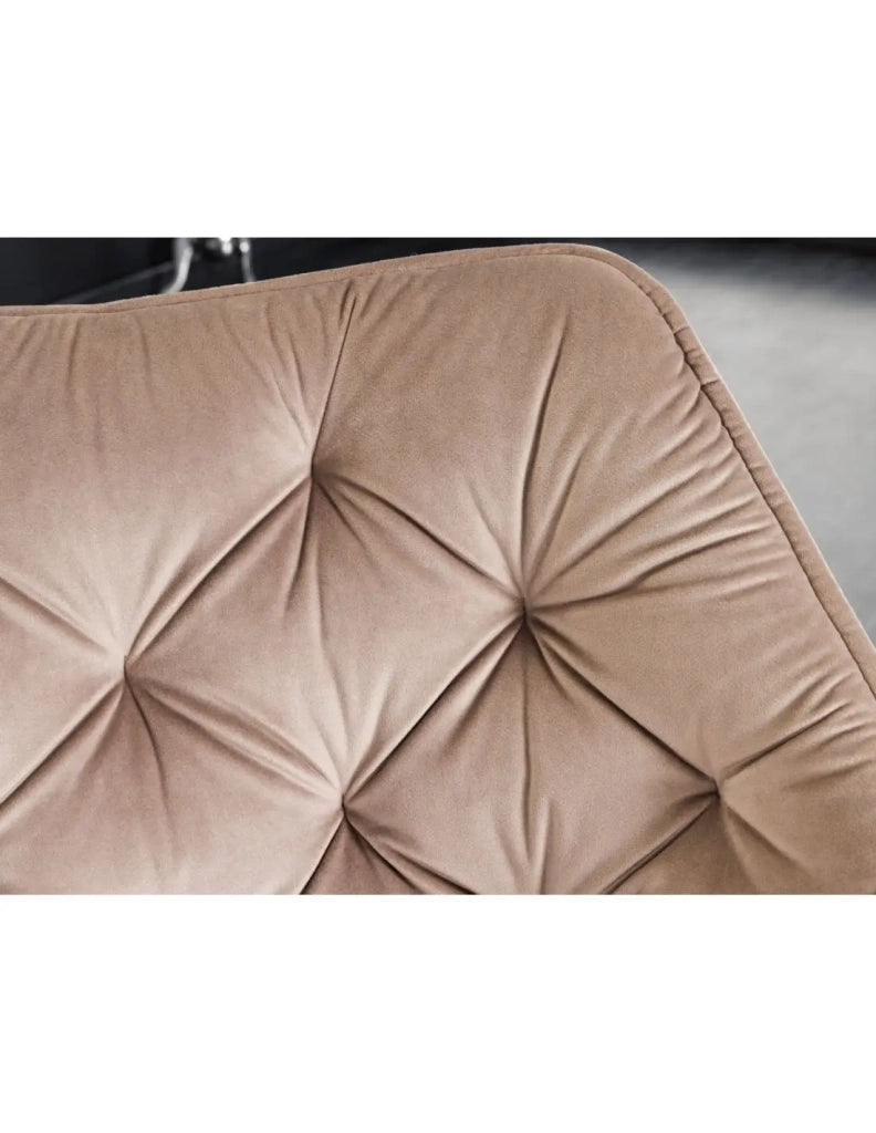 Set di 2 sedie design COMFY girevoli a 180° in velluto beige champagne trapuntato e piedi neri
