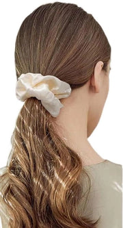 Set di Tre Bobine a Satin per Capelli - Fascia Elastica per Donne - Piccoli Scrunchies - Set di Bobine a Satin Elastica per Donne e Ragazze 

(Nota: Ho mantenuto il numero di pezzi e le specifiche tecniche, ma ho omesso il nome del marchio)