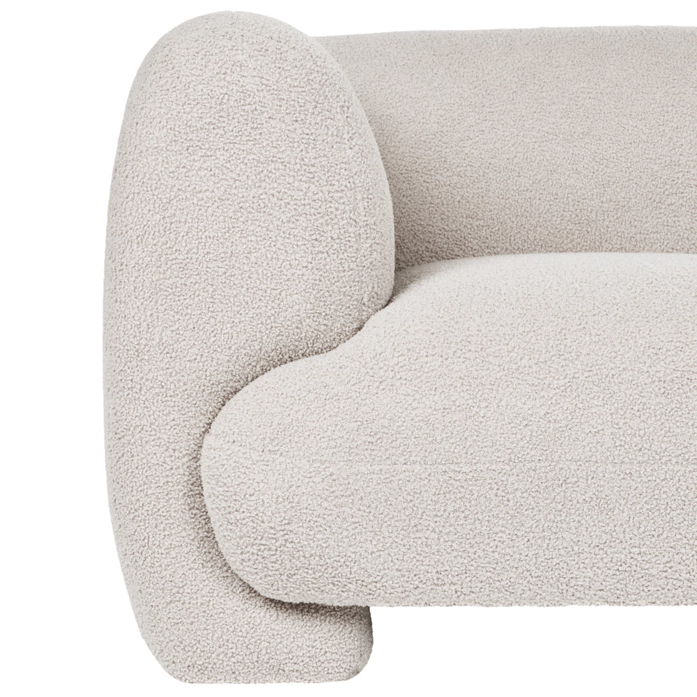Divano modulare bouclé a tre posti profilo ribassato forma organica bianco sporco