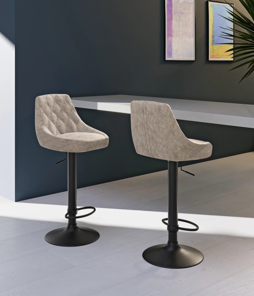 Sgabello Max con seduta in microfibra beige e struttura in metallo nero, altezza regolabile a gas, design moderno per angolo bar - Max