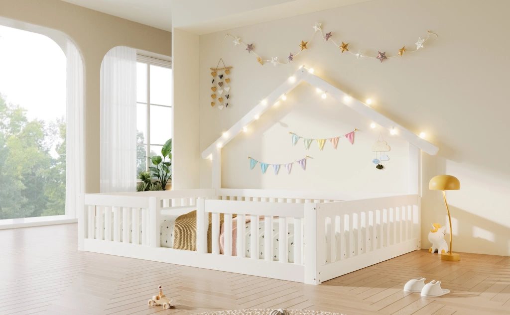 Letto casetta bianco 140x200 cm in legno con sponde di sicurezza e luci LED calde