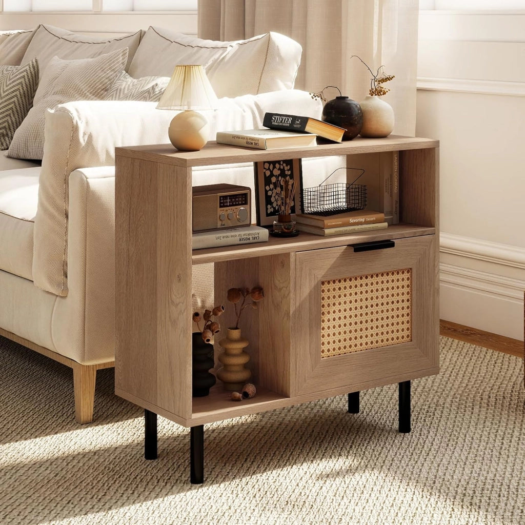 Comodino in Rattan con Conservazione, Tavolo Supplemento Stile Fattoria Moderno con Ripiani Aperti e Piedi Metallici, Notte per Camera, Soggiorno, Ufficio e Piccoli Spazi