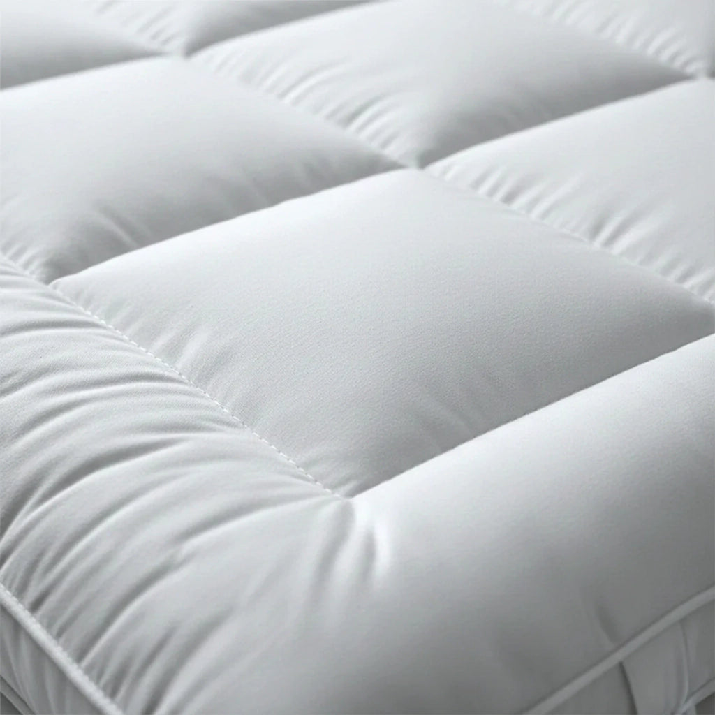 Topper 140x190 cm in Ovatta da 500 gr | Coprimaterasso Imbottito | Rivestimento in Microfibra Traspirante, Con Elastici agli Angoli | Protezione Materasso