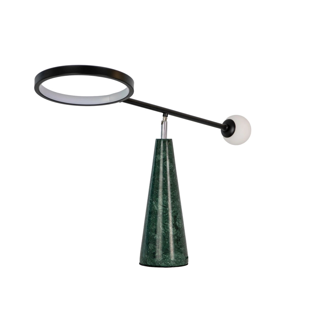 Lampada da tavolo in acciaio nero e marmo porcellanato