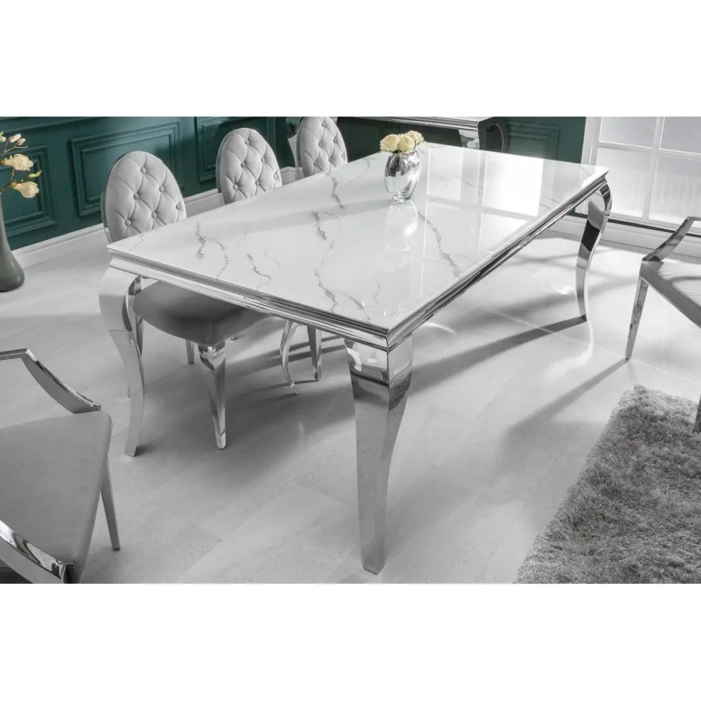 Tavolo VELENA 200 cm – Piano in vetro effetto marmo bianco – Struttura in acciaio argentato