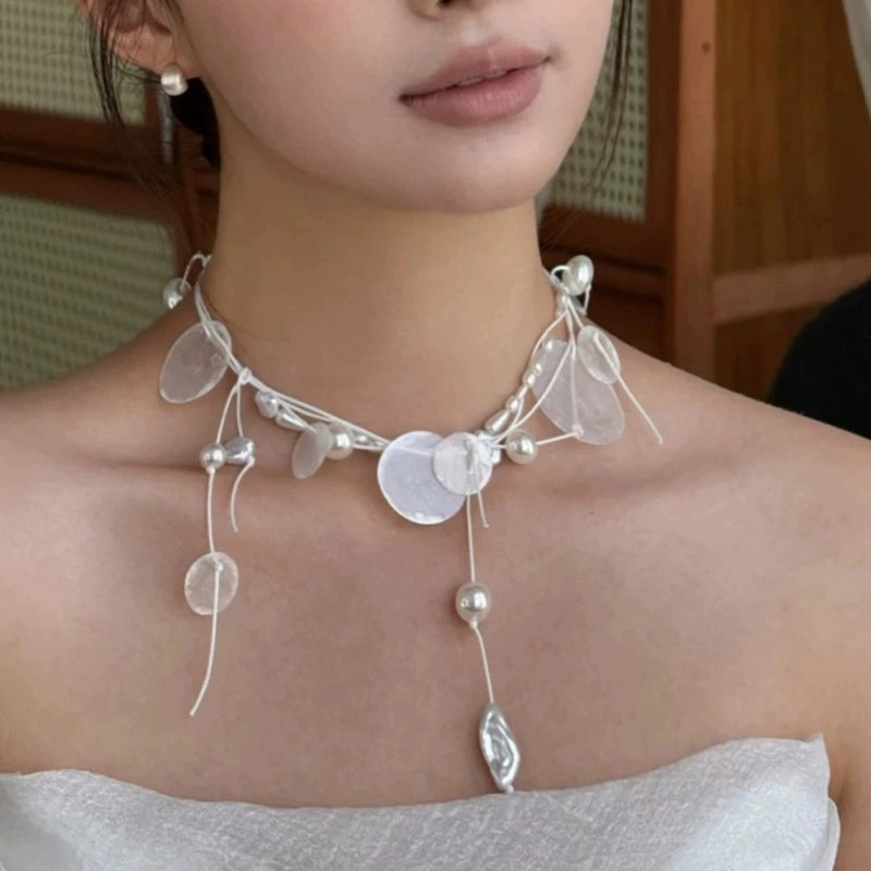 Nuova eterea collana con perle finte a forma di conchiglia bianca