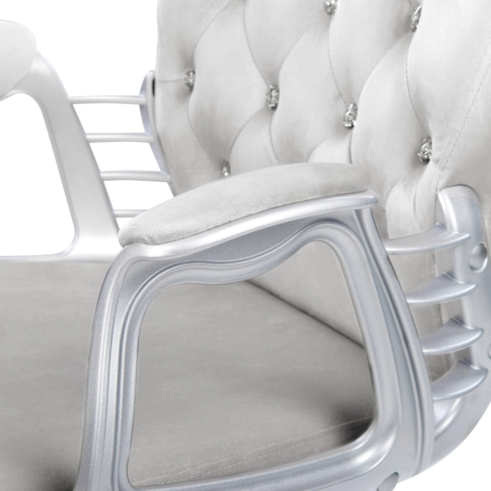 Sedia da ufficio in velluto grigio chiaro con cristalli e altezza regolabile e schienale trapuntato stile retrò moderno