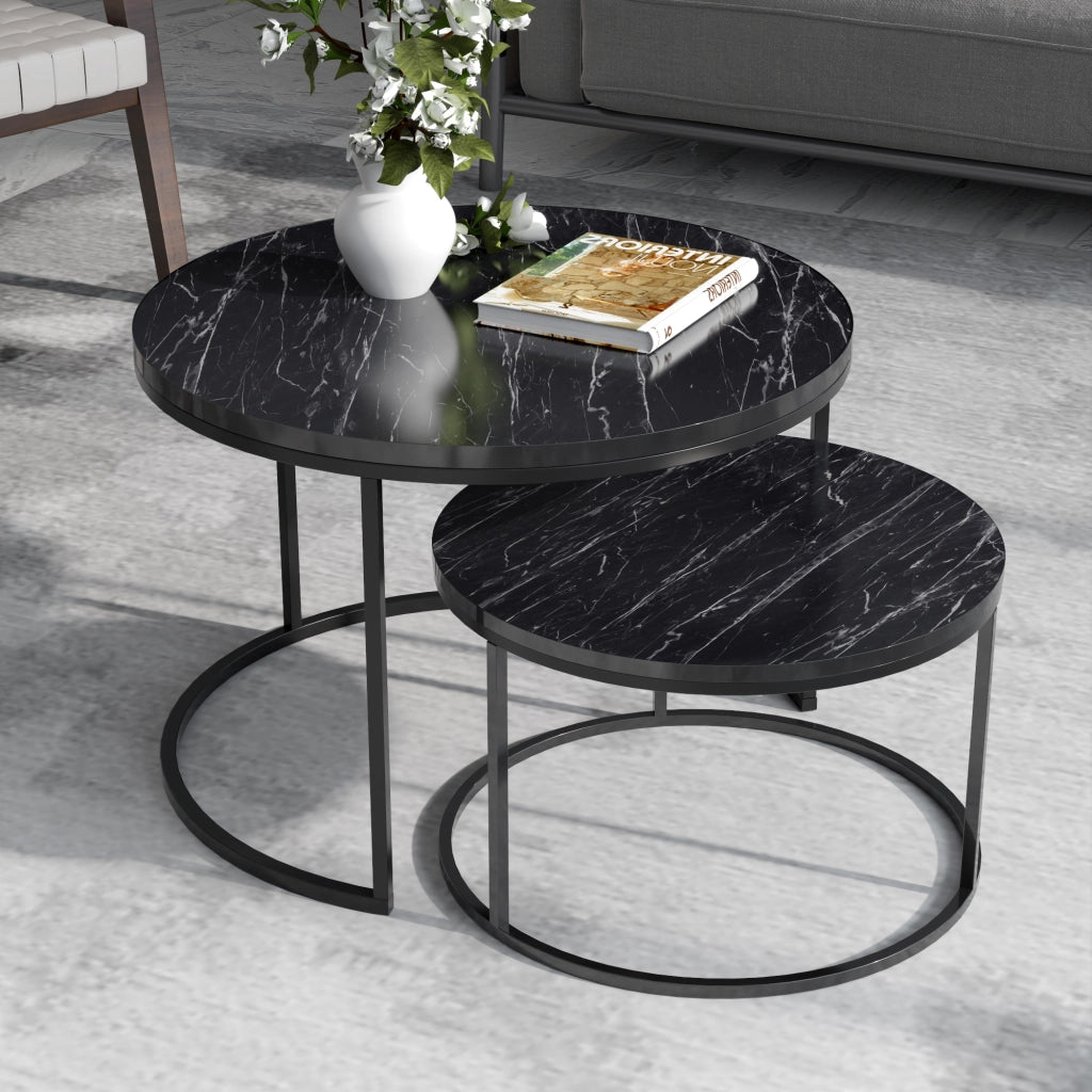 Set Skagen 2 Tavolini Sovrapponibili con Piani Rotondi e Telaio in Metallo - Effetto Marmo Nero / Nero [en.casa]