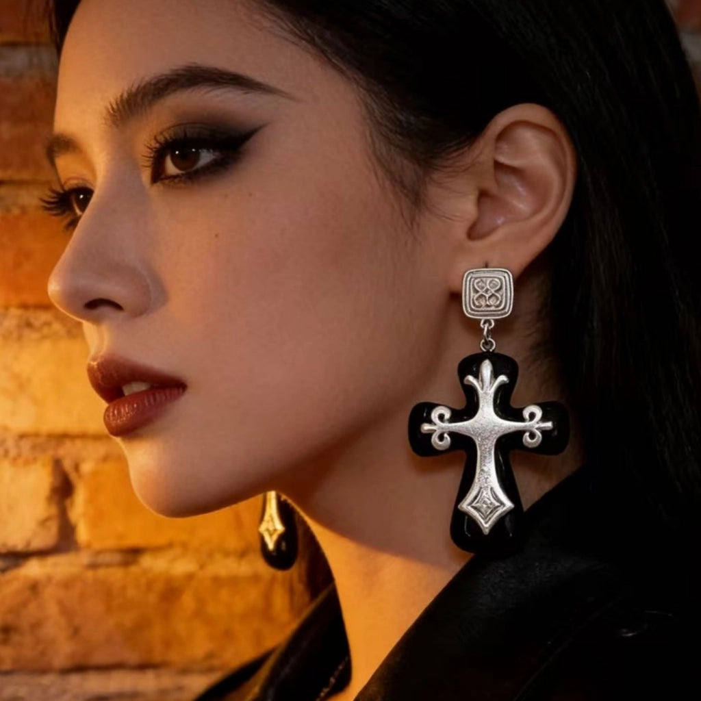 Orecchini a croce retr¨° in metallo bianco e nero, orecchini di tendenza hip-hop di nicchia per donna