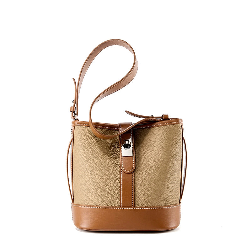 Borsa a tracolla in vera pelle da donna, colore marrone.