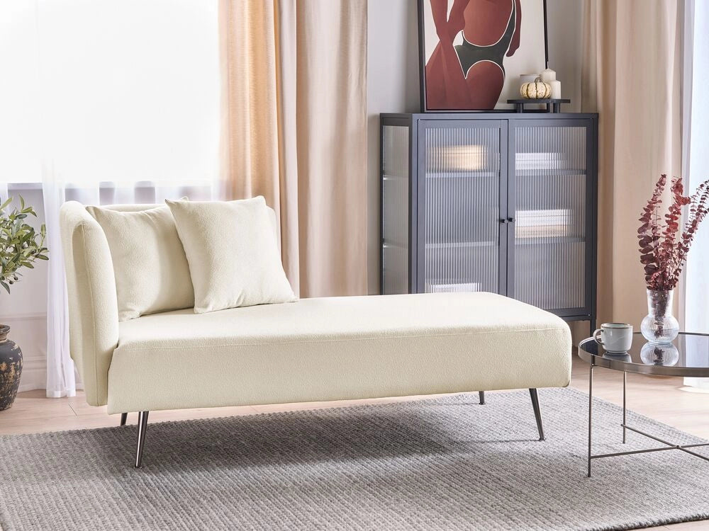 Chaise Lounge Bianco Sinistra in bouclè con cuscini decorativi Gambe in metallo Soggiorno di design moderno