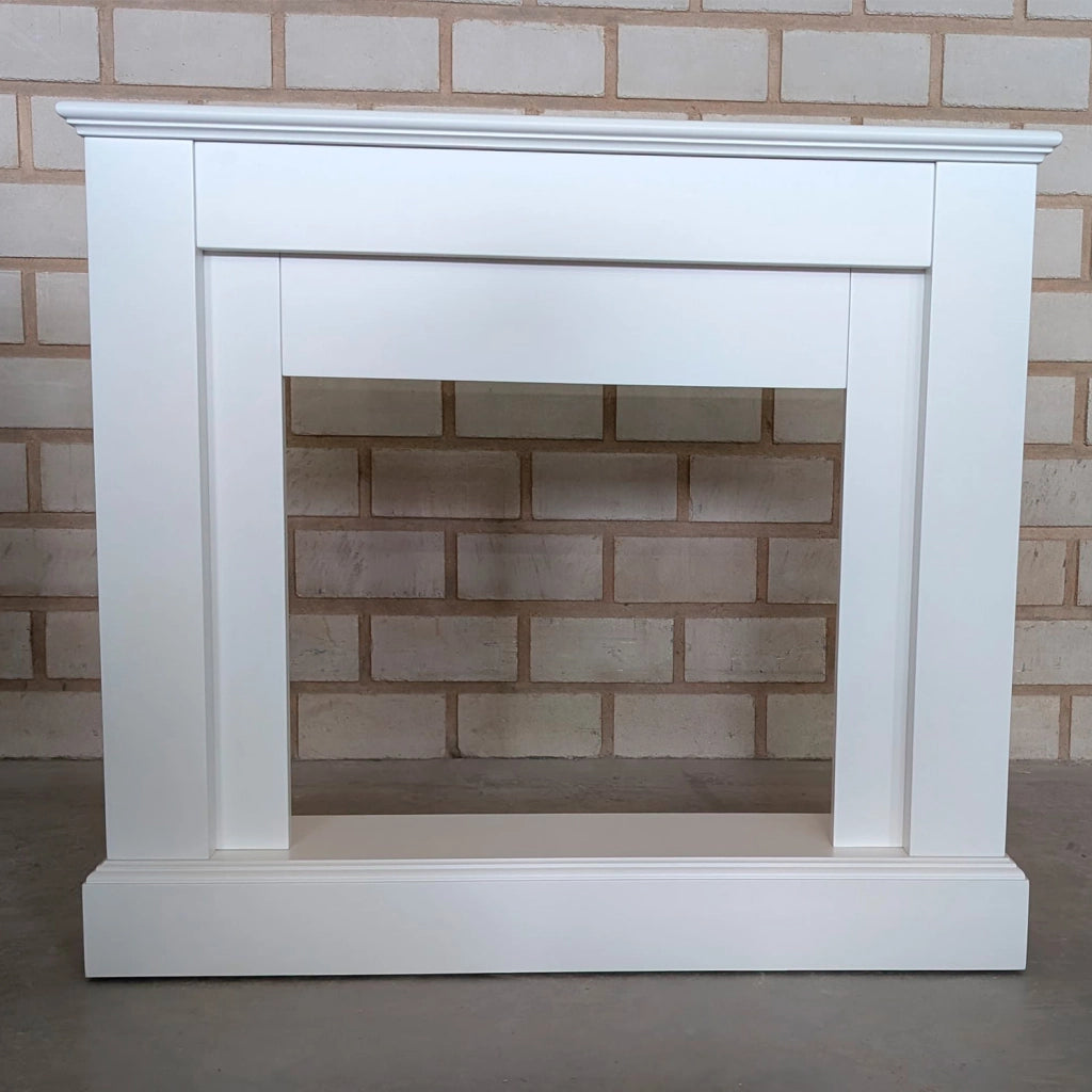 Cornice per caminetto in legno MDF bianco compatibile con inserto elettrico Caminetto Vulcano da 60 cm o bruciatore Ispica da 75 cm MPC Camillo Bianca