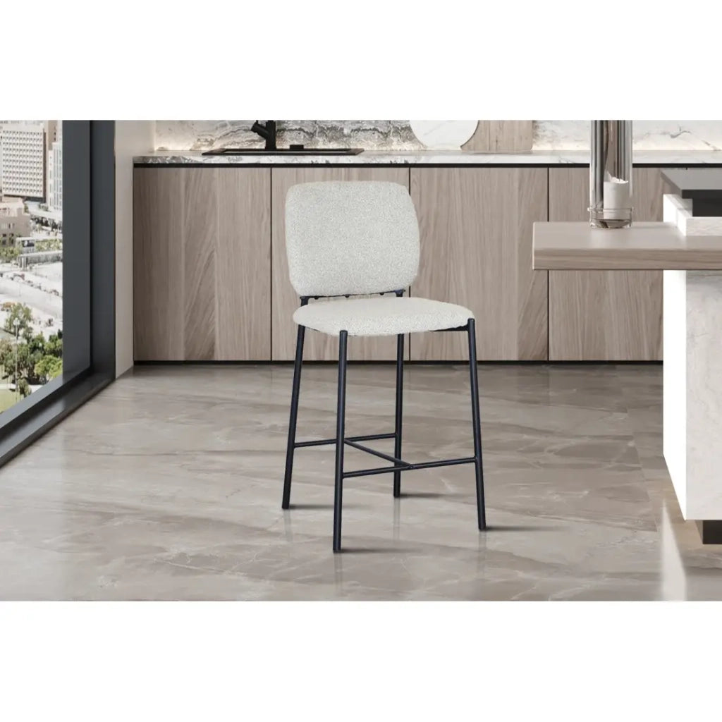 Sedia da banco RITA – Tessuto beige – Gambe in metallo nero – Altezza 99 cm – Stile design/industriale
