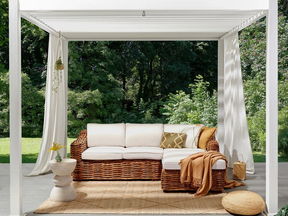 Divano da giardino in rattan naturale per esterni a 3 posti con cuscini bianchi in vimini, soggiorno tradizionale Boho
