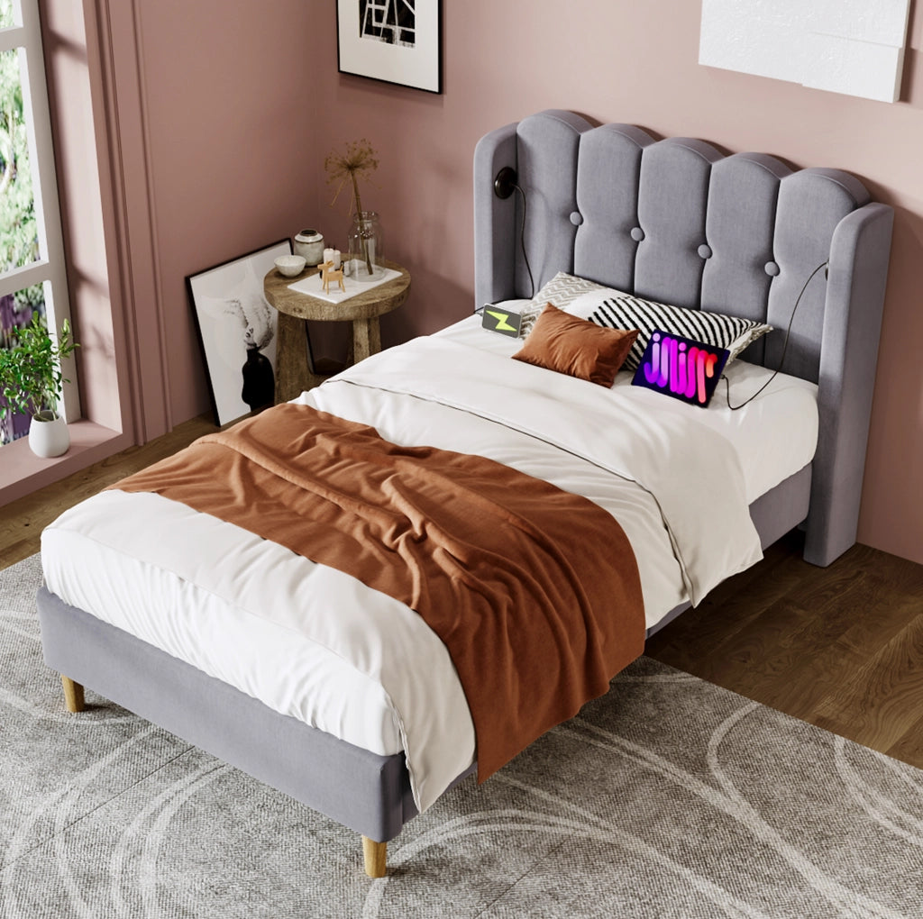 Letto imbottito singolo 90x200 cm in lino grigio con porta USB e USB-C; testiera pannellata