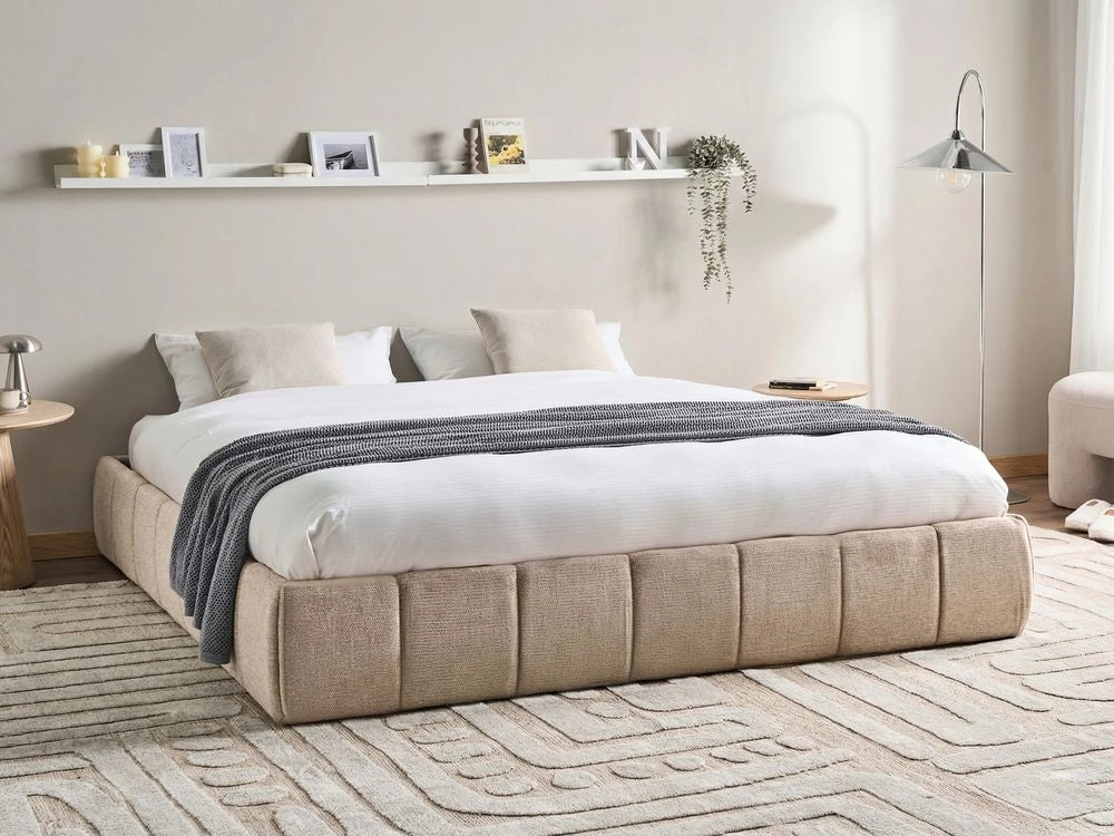 Letto matrimoniale in tessuto beige imbottita, con contenitore e panca 180x200 cm design moderno