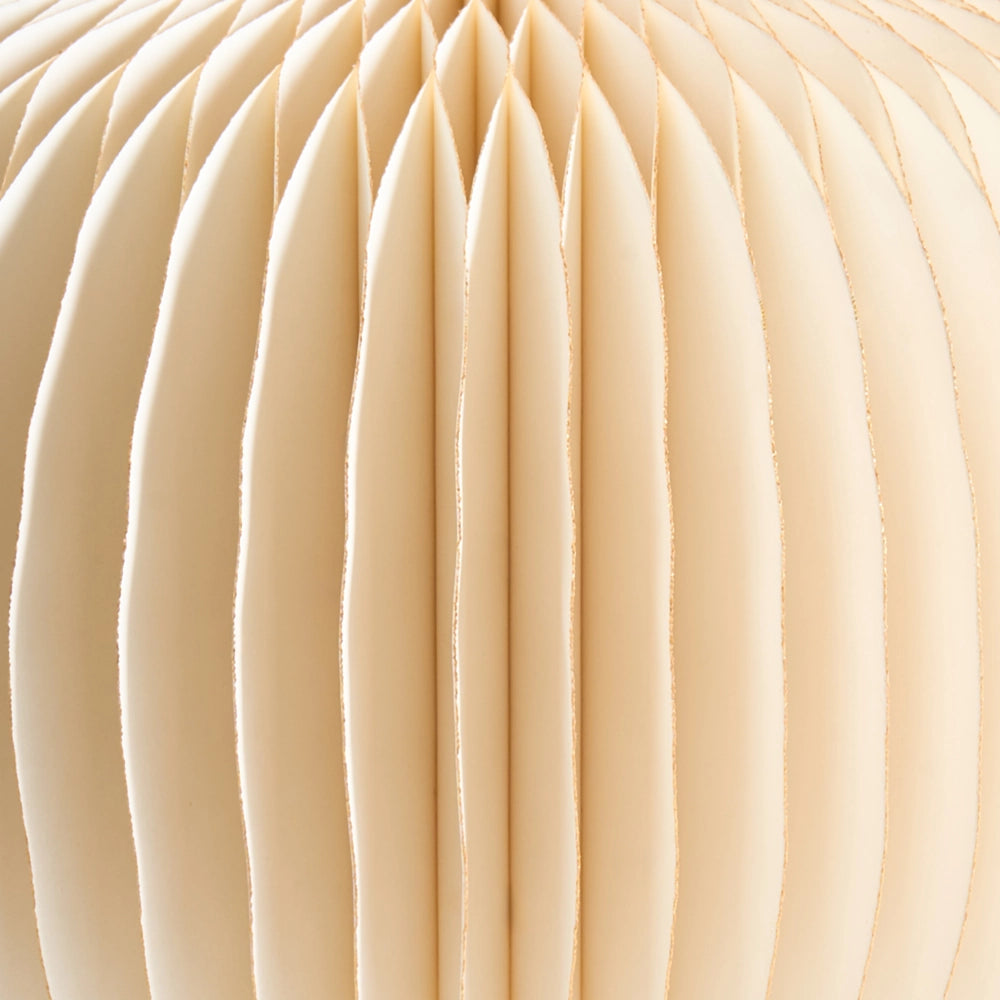 Lampada a sospensione beige con paralume in carta dal design moderno per l'illuminazione del soggiorno