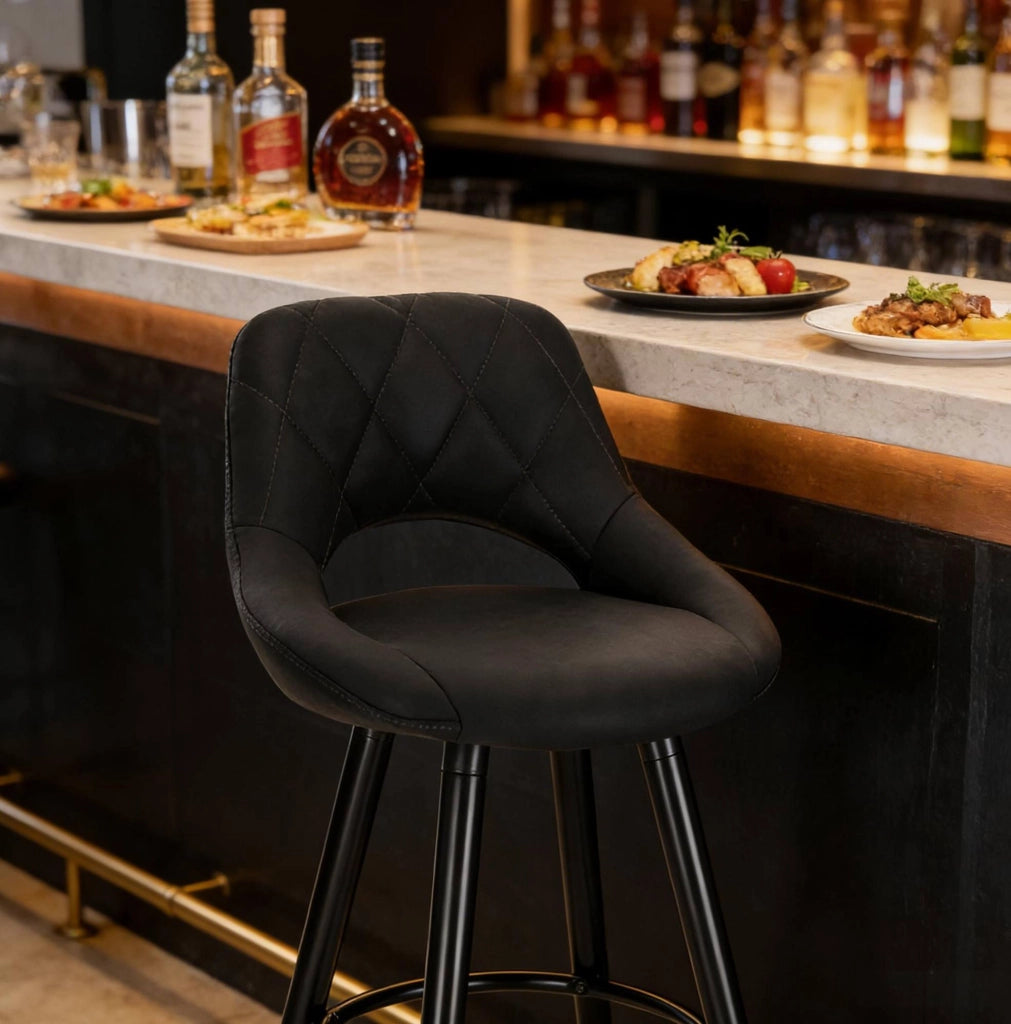 Sgabello bar con schienale, seduta ergonomica e base in legno massiccio