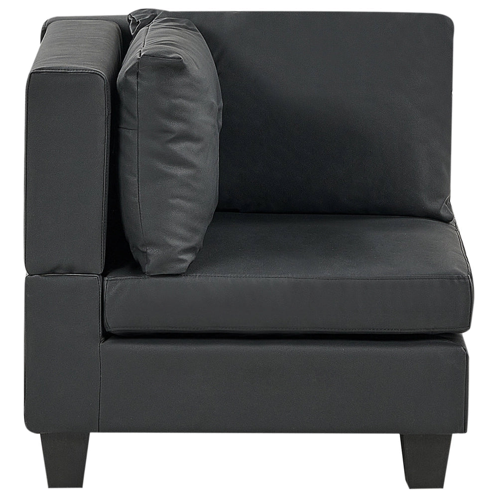 Divano componibile 4 posti imbottito in tessuto nero con gambe nere schienale imbottito lato sinistro con pouf stile moderno