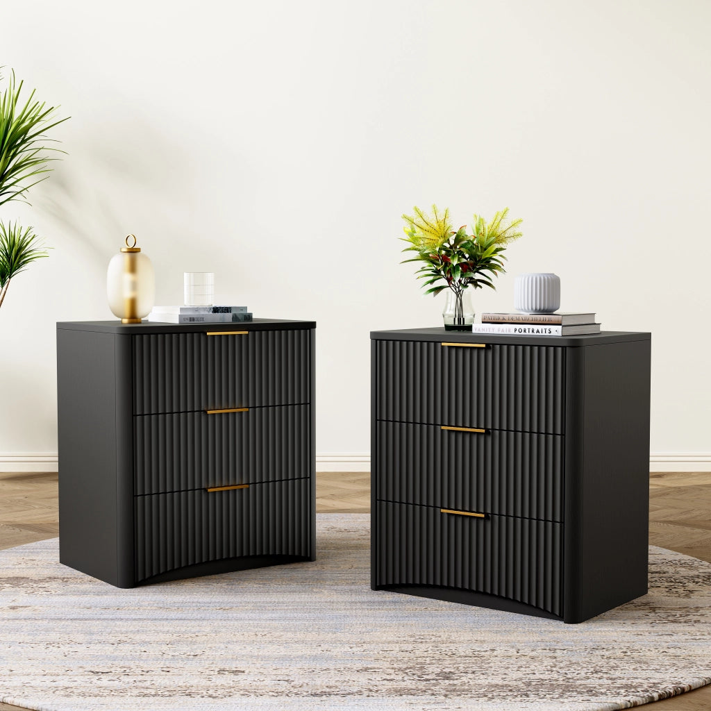 Comodino con 3 cassetti in MDF nero con guide ammortizzate, maniglie dorate e angoli arrotondati 58 × 38 × 64 cm