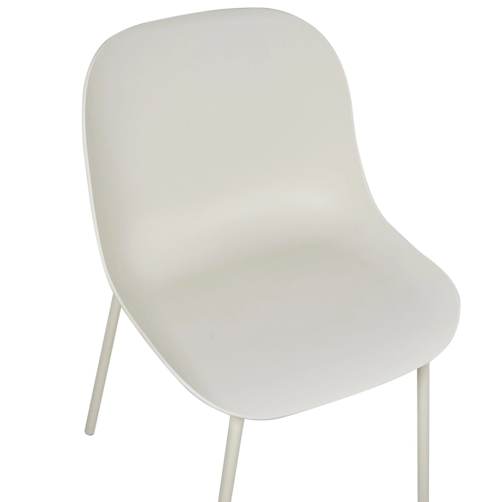 Set di 2 sedie da pranzo in plastica beige chiaro con gambe in metallo stile moderno