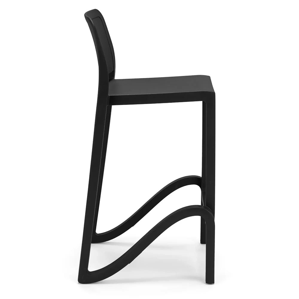 Set 4 sgabelli in polipropilene GIANO altezza seduta 65cm, impilabile, idrorepellente, resistente ai raggi UV, design moderno e innovativo, ideale per la cucina, la veranda o giardino colore Ghisa