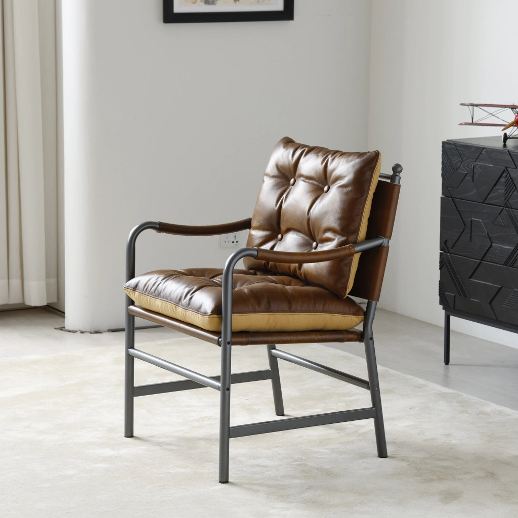 Poltrona in pelle stile moderno di metà secolo con struttura in metallo nero per soggiorno e camera, marrone