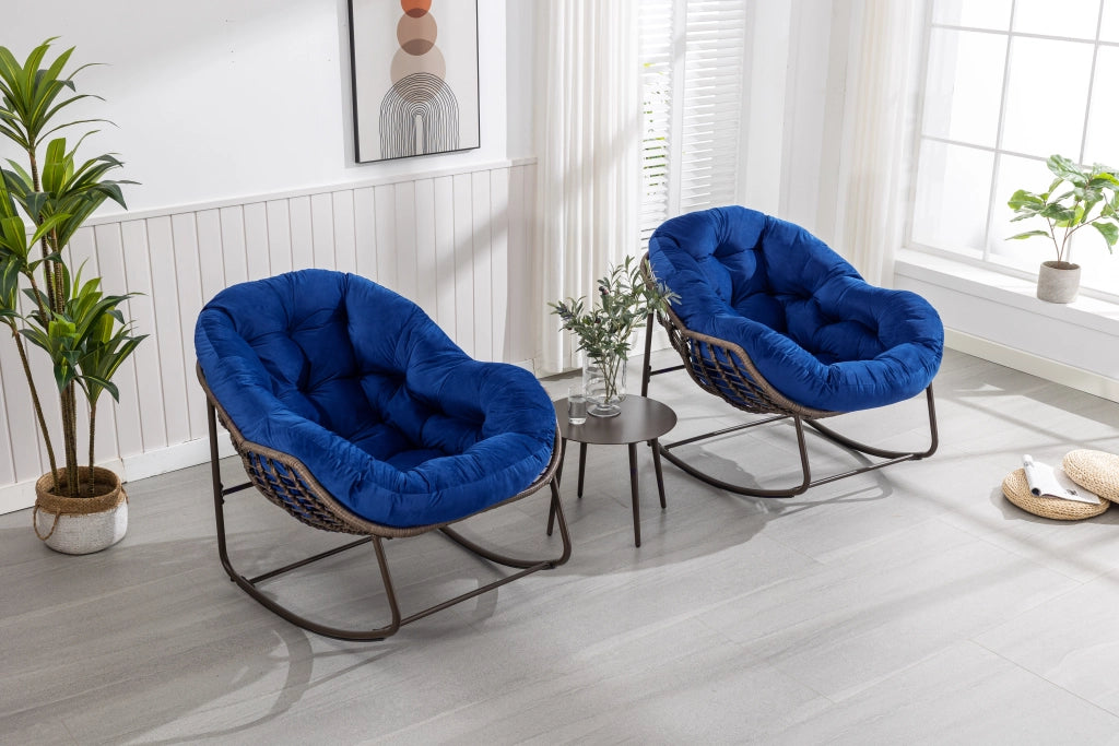 Poltrona a dondolo in rattan sintetico con cuscino imbottito struttura in acciaio e design ergonomico blu navy