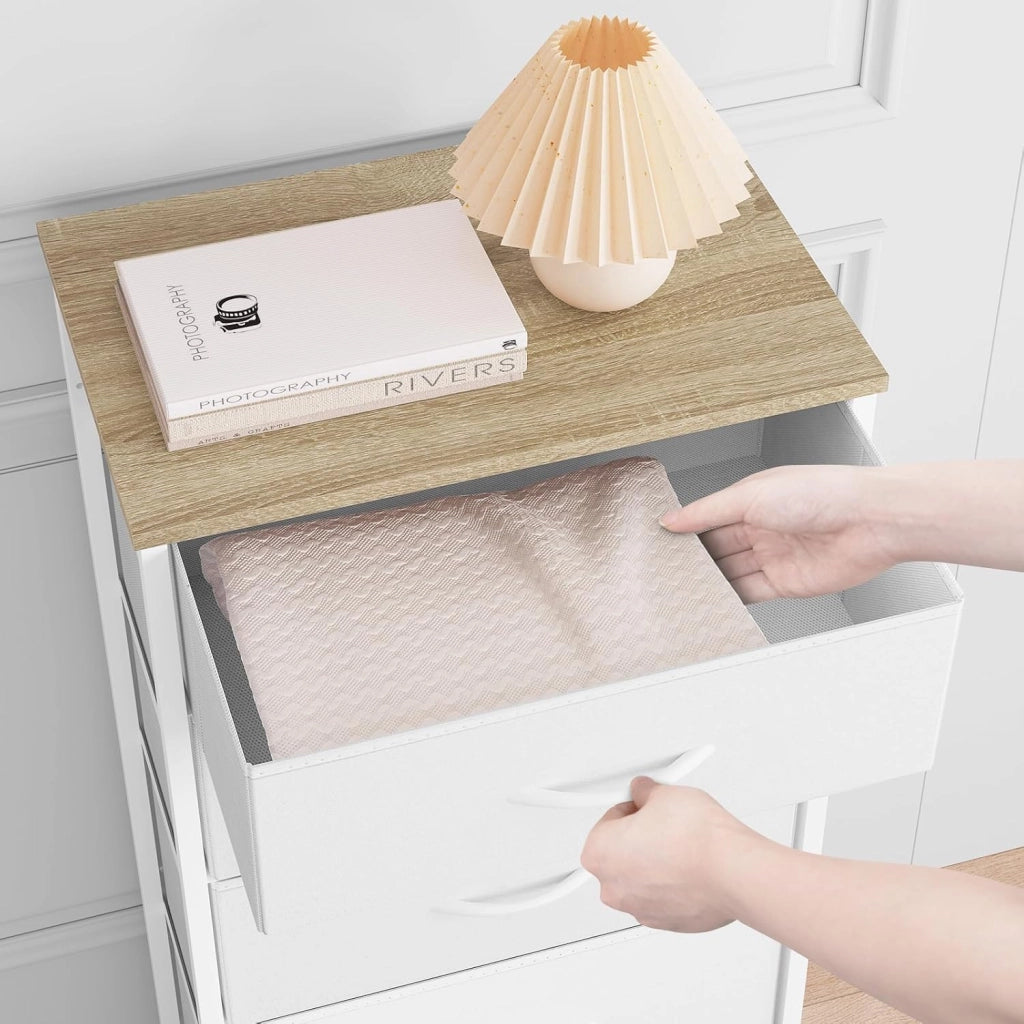 Cassettiera Camera da Letto in Tessuto, Cassettiera a 5 Cassetti, Mobile con Cassetti per Corridoio, Cameretta, Soggiorno, Bianco Nuvola + Beige Rovere