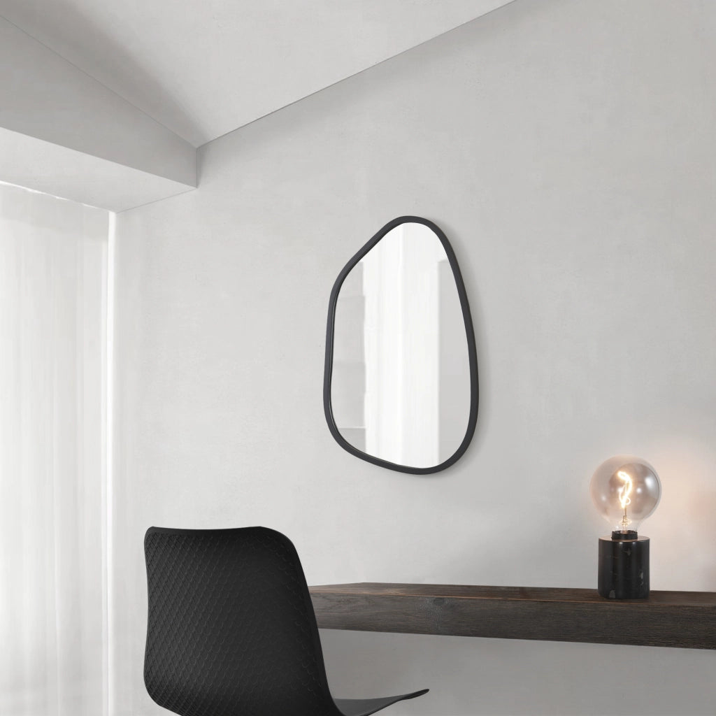Specchio da Parete Filiano 80 x 58 cm Cornice Irregolare - Nero [en.casa]