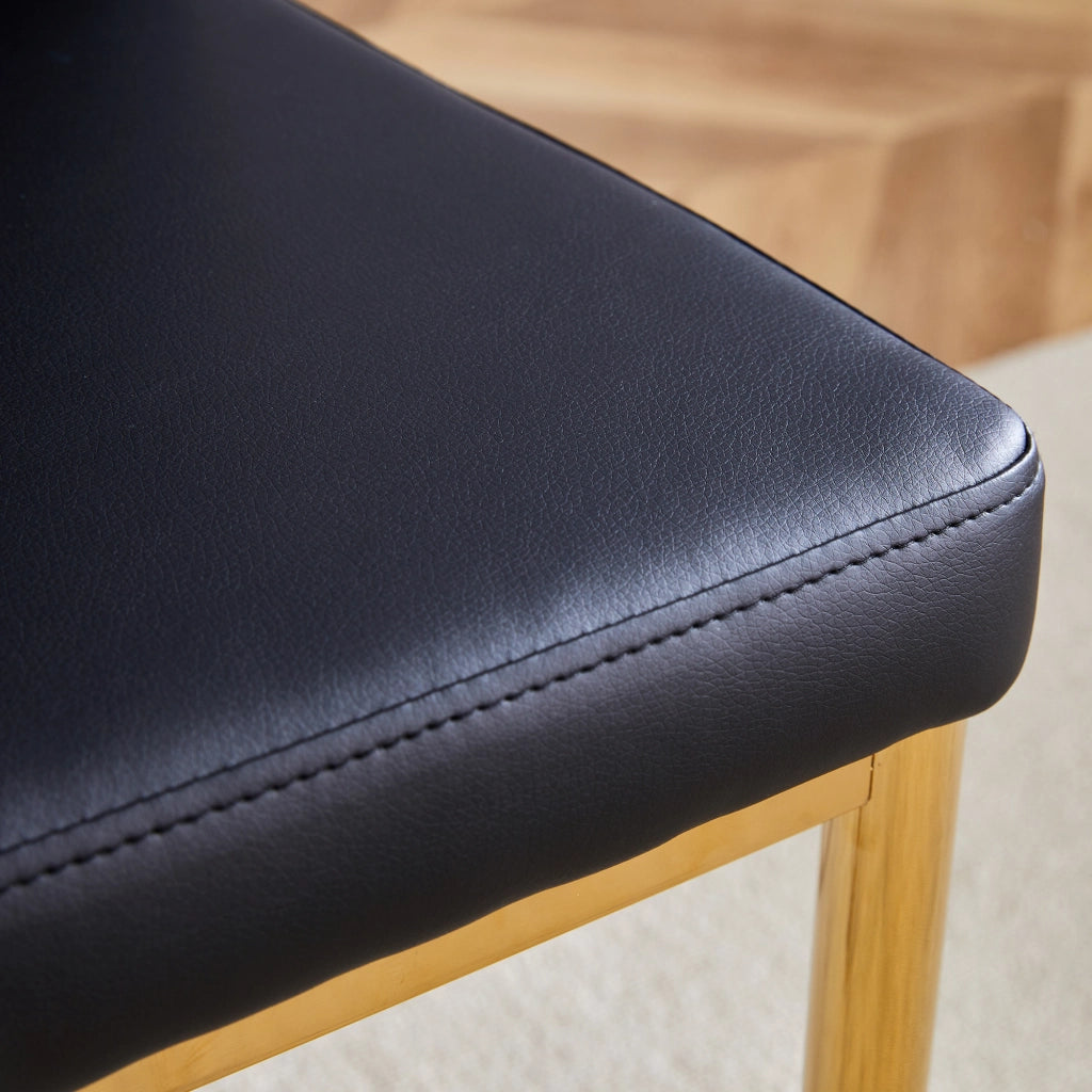 Set di 4 sedie da pranzo con schienale ergonomico in pelle PU nera e gambe metalliche oro per cucina