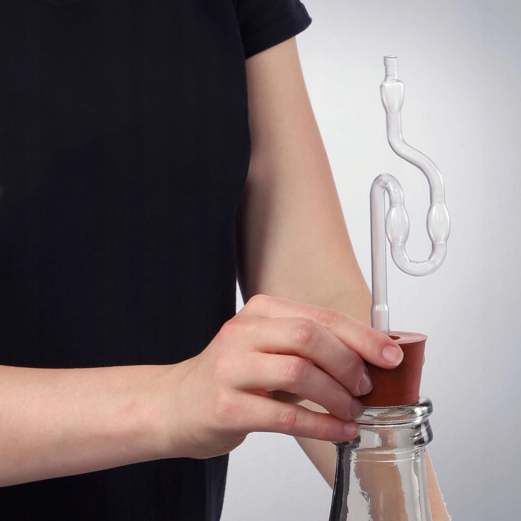 Tubo di fermentazione per vino damigiana KADAX in plastica.