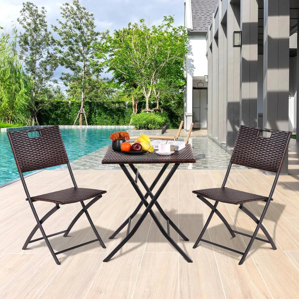 Set di Mobili da Balcone Pieghevole da 3 Pezzi, Mobili da Bistrot, Set Giardino in Rattan, 1 Tavolo e 2 Sedie, Sedia Pieghevole per Balcone, Giardino e Terrazza, Marrone