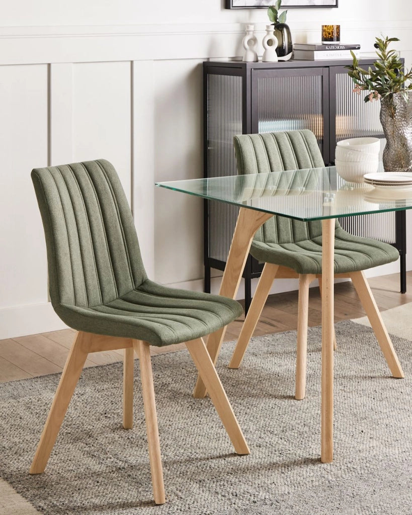 Set di 2 Sedie da Pranzo Tessuto verde scuro e Gambe in Legno Imbottitura verticale Schienale curvo