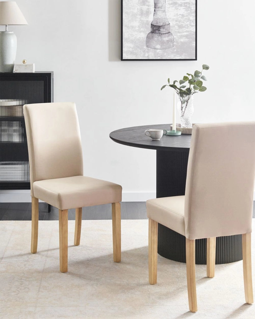 Set di 2 sedie da pranzo beige con gambe in legno ecopelle tradizionali