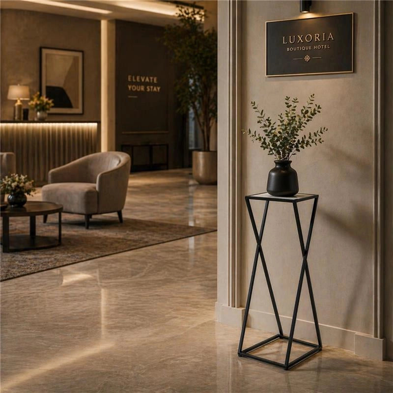 TAVOLINO A COLONNA CON STRUTTURA IN METALLO NERO E TOP IN MDF EFFETTO MARMO BIANCO MISURE: 25X50CM