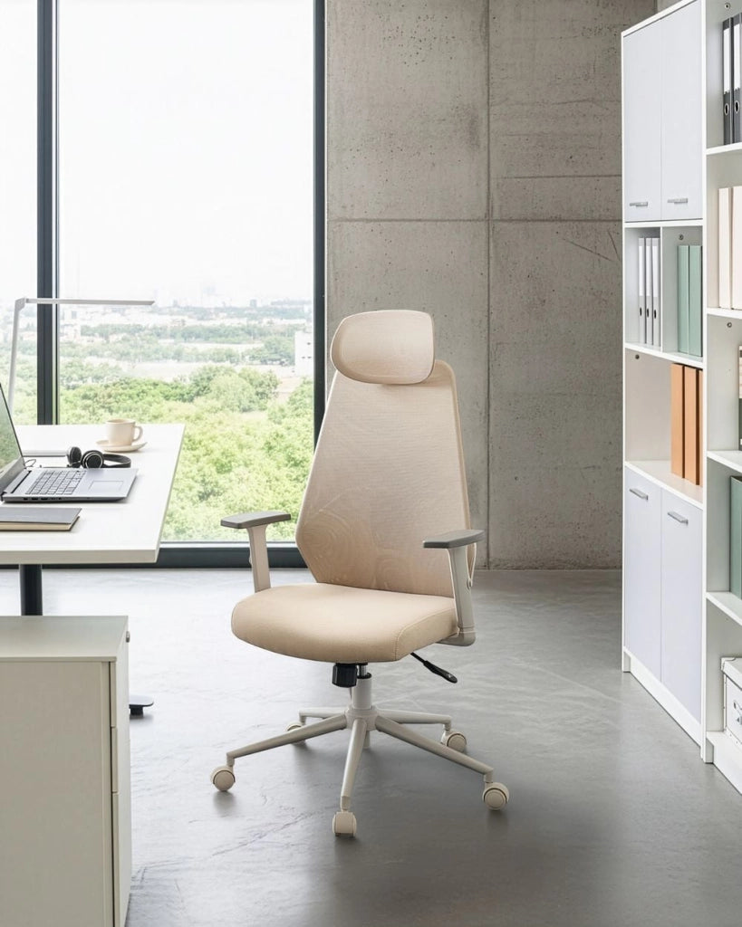 Sedia da ufficio multifunzionale con rivestimento in rete beige con braccioli e poggiatesta regolabili Regolazione dell'altezza del sedile Base girevole