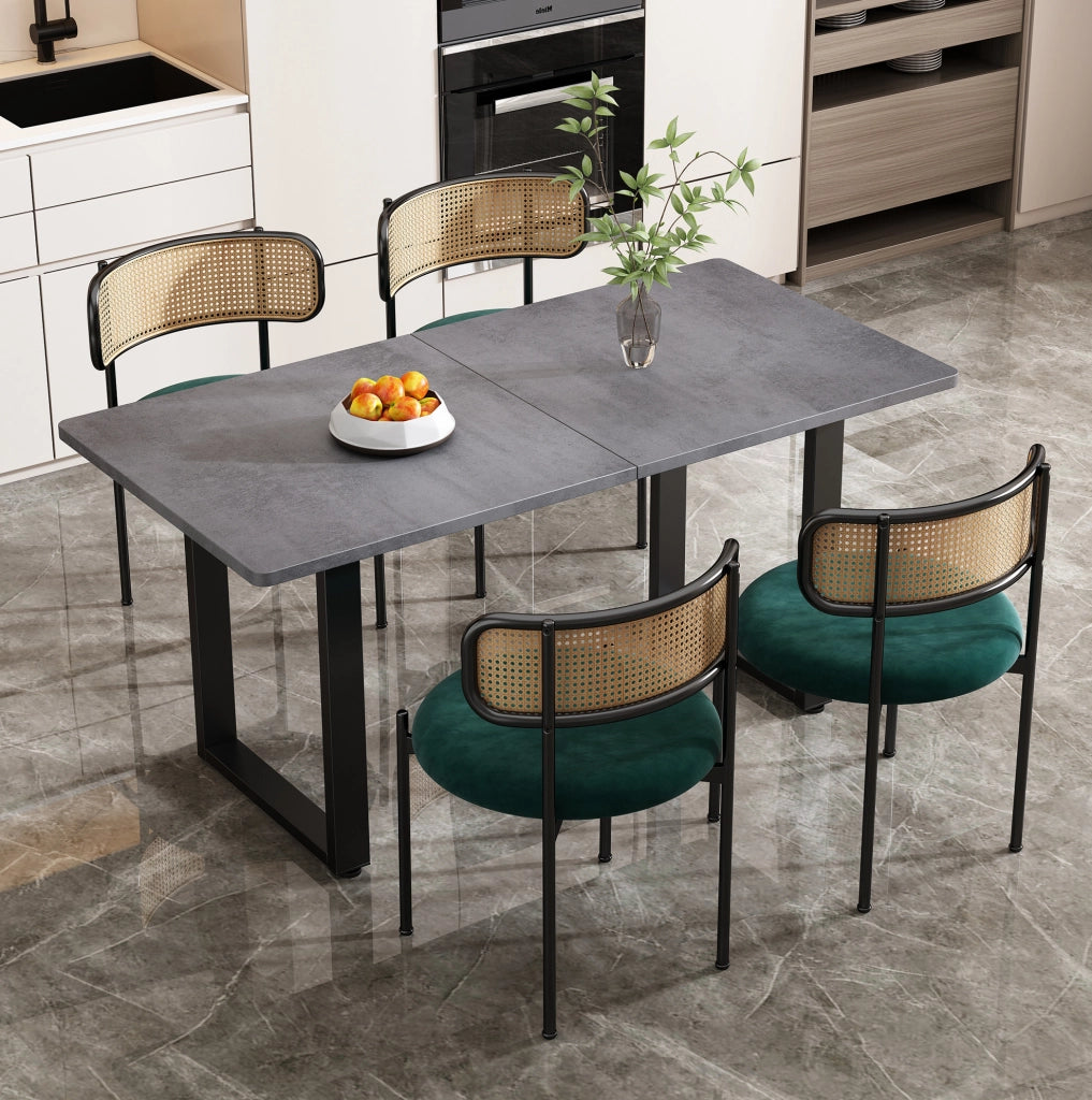 Set tavolo da pranzo e sedie con schienale in rattan; gambe in metallo; truciolato; nero e grigio