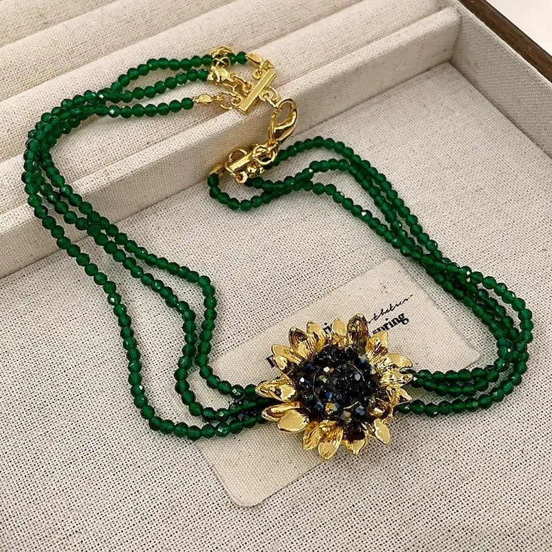 Collana fatta a mano con perline di cristallo verde scuro, regalo di Natale o di compleanno.
