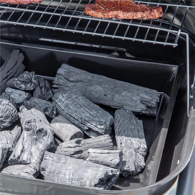BARBECUE A CARBONE CON COPERCHIO RIPIANI E RUOTE COMPLETO DI SPATOLA PINZA E COLTELLO NERO